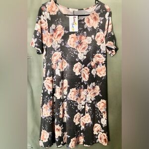 Tres Bien Floral Short Sleeve Dress SZ M ~ NWT~